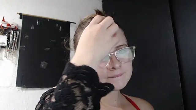 Snapshot of HellenMiyer1111 chatting on December 3, 2025, 12:07 am HellenMiyer1111 online show from December 3, 2025, 12:07 am