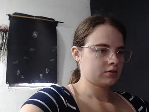 Snapshot of HellenMiyer1111 chatting on December 5, 2025, 5:53 pm HellenMiyer1111 online show from December 5, 2025, 5:53 pm