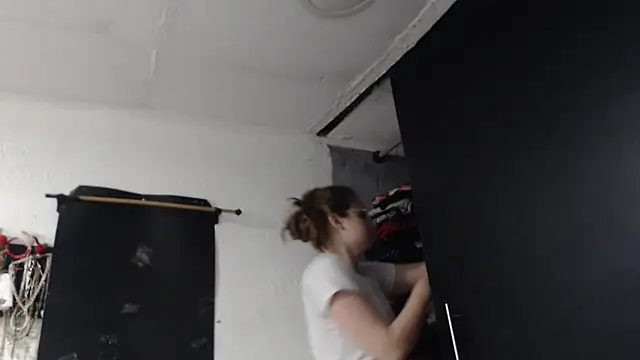 Snapshot of HellenMiyer1111 chatting on December 22, 2025, 3:20 pm HellenMiyer1111 online show from December 22, 2025, 3:20 pm