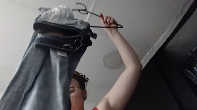 Snapshot of HellenMiyer1111 chatting on January 16, 2026, 6:23 pm HellenMiyer1111 online show from January 16, 2026, 6:23 pm