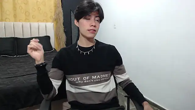 Snapshot of Elio-cam chatting on December 7, 2024, 8:11 am Elio-cam online show from December 7, 2024, 8:11 am