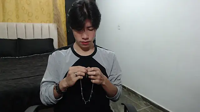 Snapshot of Elio-cam chatting on December 13, 2024, 8:09 am Elio-cam online show from December 13, 2024, 8:09 am