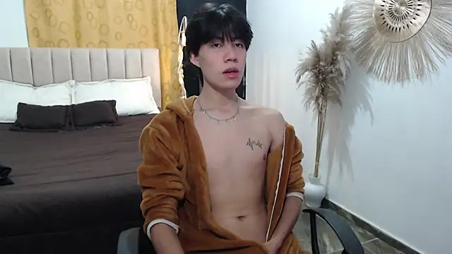 Elio-cam online show from November 13, 2025, 5:39 am