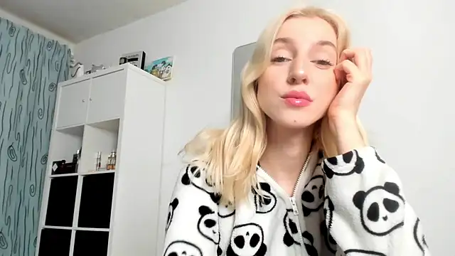 KenzieDawton online show from November 27, 2025, 4:47 am