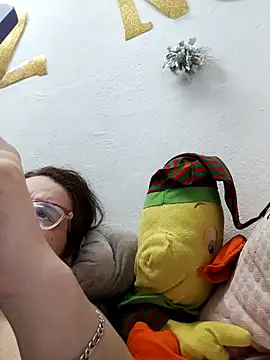 karlythothxh online show from December 15, 2025, 2:43 pm