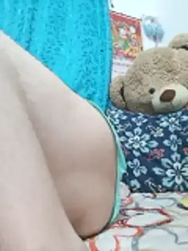 karlythothxh online show from May 3, 2026, 6:19 am