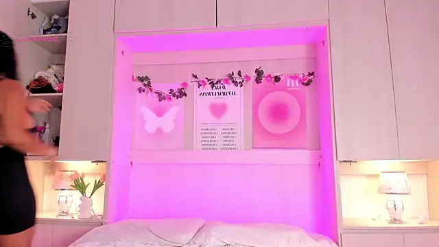 SophiaaStone online show from February 8, 2025, 11:44 am