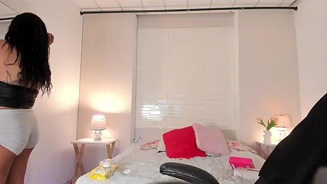 Snapshot of SophiaaStone chatting on February 9, 2026, 12:20 pm SophiaaStone online show from February 9, 2026, 12:20 pm