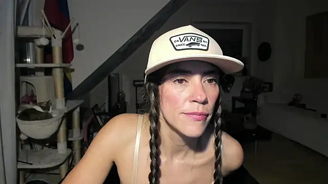 Snapshot of tinny_williams chatting on September 12, 2025, 4:12 am tinny williams online show from September 12, 2025, 4:12 am