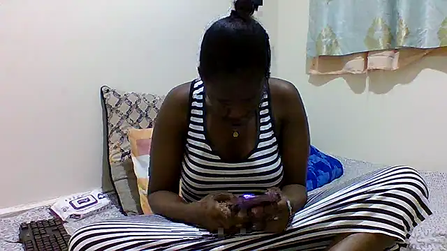 Snapshot of sweetelle09 chatting on May 8, 2026, 6:57 pm sweetelle09 online show from May 8, 2026, 6:57 pm