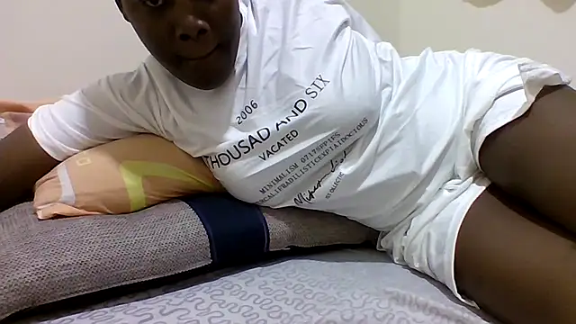 sweetelle09 online show from June 12, 2026, 6:40 pm