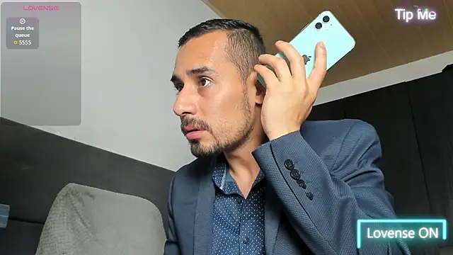 jhonyalzate2 online show from July 10, 2026, 12:37 am