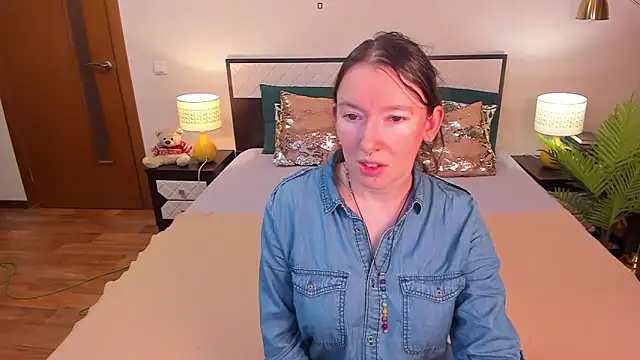 CatherineWalls online show from May 18, 2026, 4:18 am
