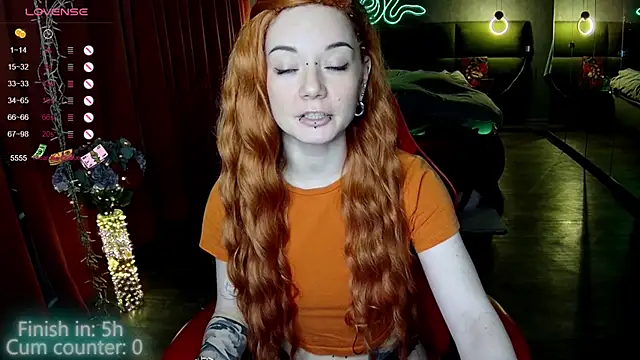 MaxPhoenixx online show from October 30, 2025, 8:09 pm