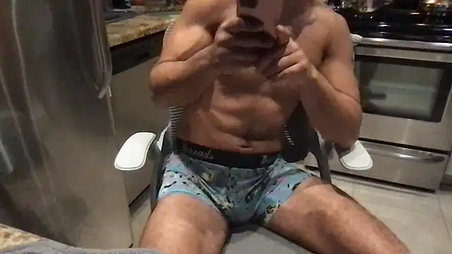 BigGuyMuscle online show from November 5, 2025, 7:30 am