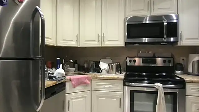 BigGuyMuscle online show from December 15, 2025, 1:32 am