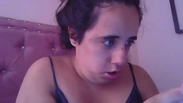 annarose19 online show from February 2, 2026, 8:40 pm