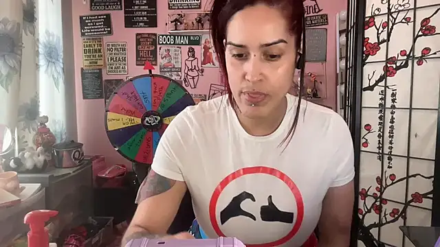 Snapshot of latinacubana chatting on February 23, 2025, 7:38 pm latinacubana online show from February 23, 2025, 7:38 pm