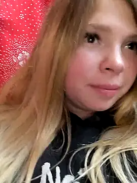 Zuli Kiska online show from October 8, 2025, 8:17 pm