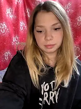 Zuli Kiska online show from November 3, 2025, 8:54 pm