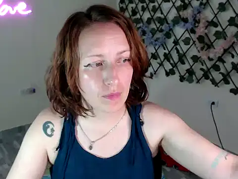 kittykalor09 online show from April 14, 2026, 3:40 pm