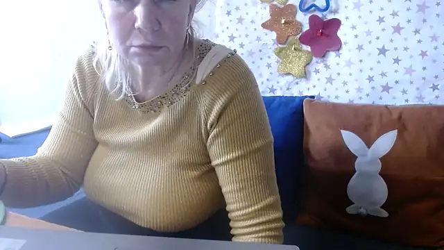 QueenLana online show from April 23, 2026, 12:29 pm