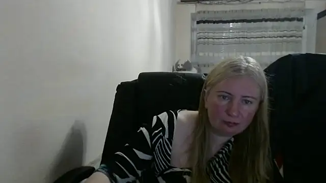 PeterAndJen online show from May 10, 2026, 5:51 pm