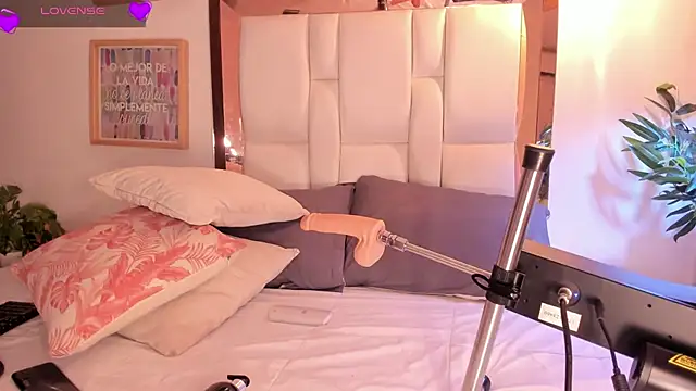 Snapshot of Snooky_Clinton chatting on March 15, 2025, 8:21 pm Snooky Clinton online show from March 15, 2025, 8:21 pm