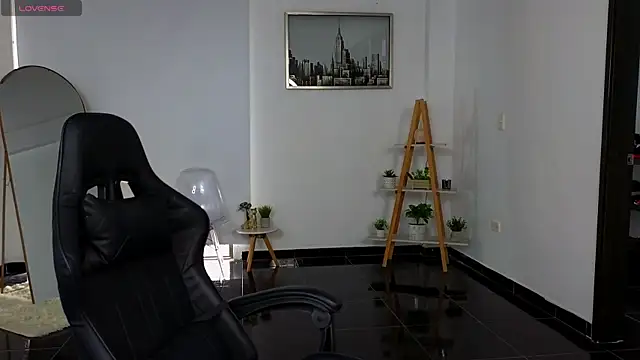 bella  adams online show from September 15, 2025, 9:15 pm