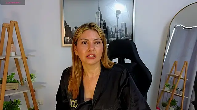 bella  adams online show from October 20, 2025, 3:01 pm