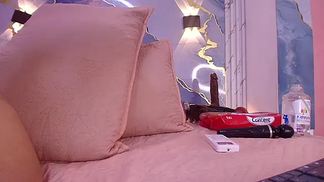 lorrayne  online show from November 1, 2025, 12:18 pm