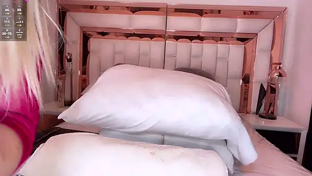 im yours 01 online show from January 19, 2025, 4:33 am