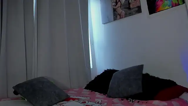 Sarah Jhonson online show from November 18, 2025, 1:26 pm