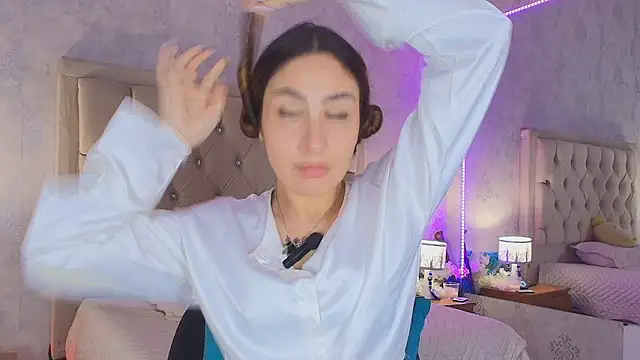 Snapshot of nini_love01 chatting on February 2, 2026, 3:49 am nini love01 online show from February 2, 2026, 3:49 am