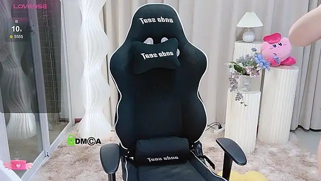 Happy Kitty online show from December 7, 2024, 1:18 pm