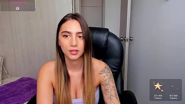 StacyConner online show from November 19, 2025, 8:42 pm