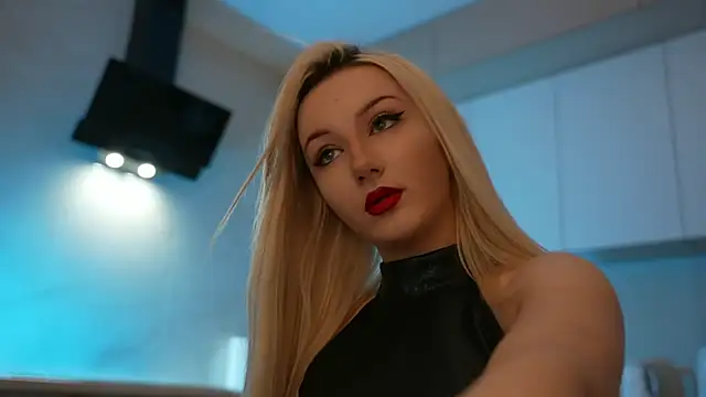 CatchMe1 online show from December 15, 2025, 7:18 pm