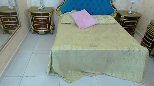 PamelaTomson online show from November 18, 2025, 12:42 pm