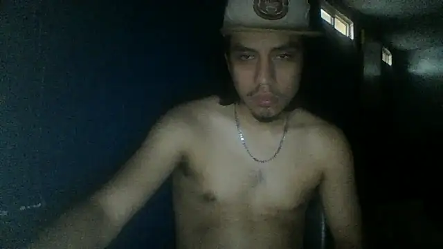 AlexAlejandro13 online show from October 17, 2025, 1:57 pm