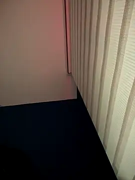 Snapshot of Roxxannne chatting on December 18, 2025, 12:06 am Roxxannne online show from December 18, 2025, 12:06 am