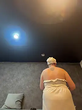 CandyShoopp online show from February 26, 2026, 7:35 pm