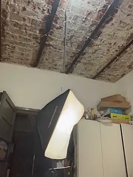 Snapshot of Alicbranca chatting on November 27, 2025, 12:35 am Alicbranca online show from November 27, 2025, 12:35 am