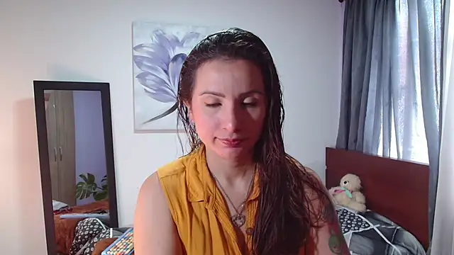 vanessabrown  online show from February 15, 2025, 3:39 pm