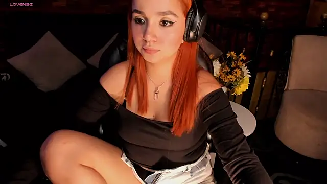 GiaBrooksX online show from November 7, 2025, 3:34 pm