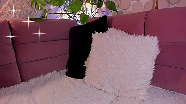 glamour kitten online show from February 19, 2026, 5:31 pm