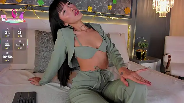 Snapshot of evamoretti chatting on March 18, 2025, 1:21 am evamoretti online show from March 18, 2025, 1:21 am