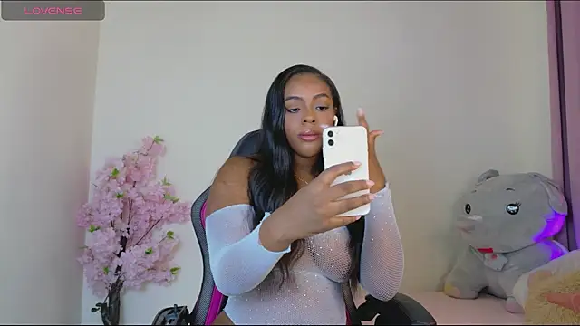 Snapshot of HollyJorda chatting on May 5, 2026, 3:42 pm HollyJorda online show from May 5, 2026, 3:42 pm
