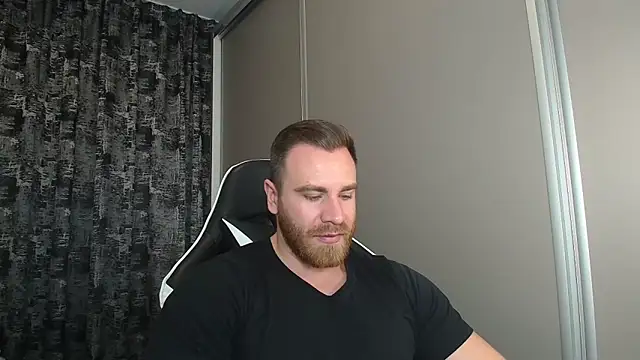 Thori92 online show from November 17, 2025, 4:57 pm