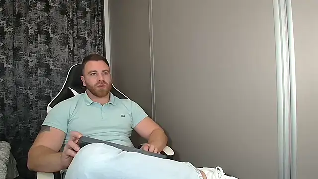 Thori92 online show from November 21, 2025, 7:45 pm