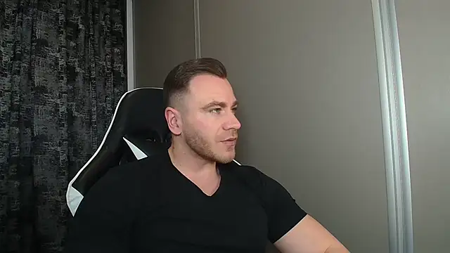 Thori92 online show from April 12, 2026, 12:32 pm